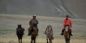 horse trek mongolia